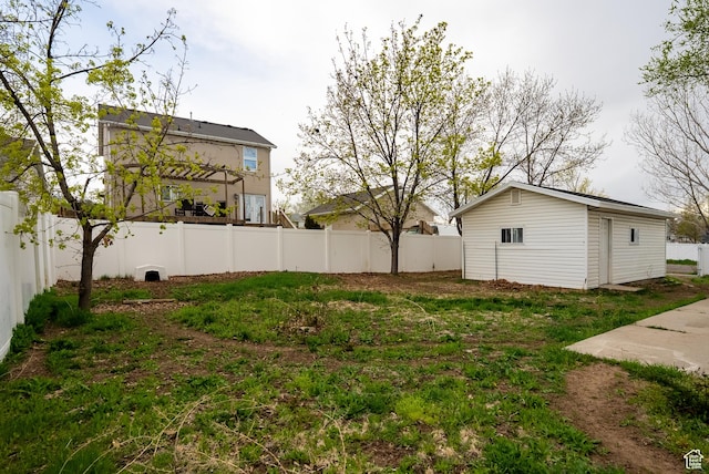 view of yard with a fenced backyard and an outdoor structure