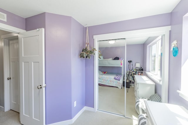 bathroom with visible vents and baseboards