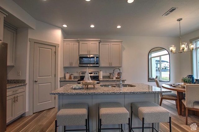 55 E Buttercup Ln Unit 42, Garden City, UT 84028 - kitchen with a breakfast bar, a sink, visible vents, and stainless steel appliances
