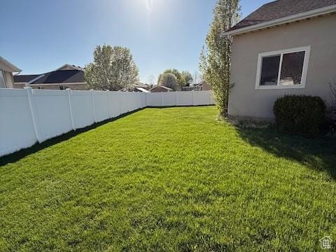 view of yard featuring a fenced backyard