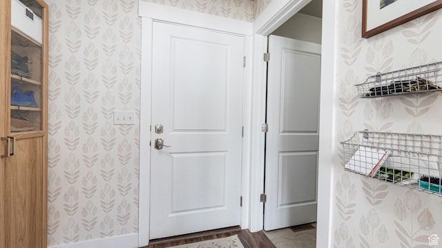 entryway featuring wallpapered walls
