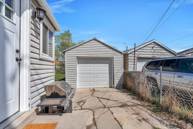 detached garage featuring concrete driveway