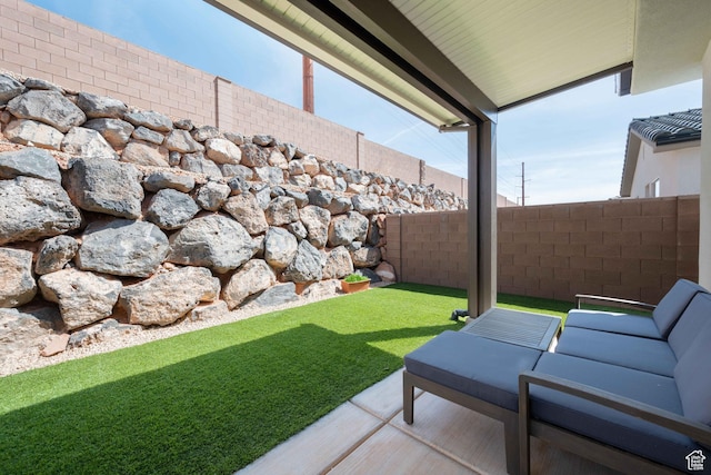view of yard featuring a fenced backyard