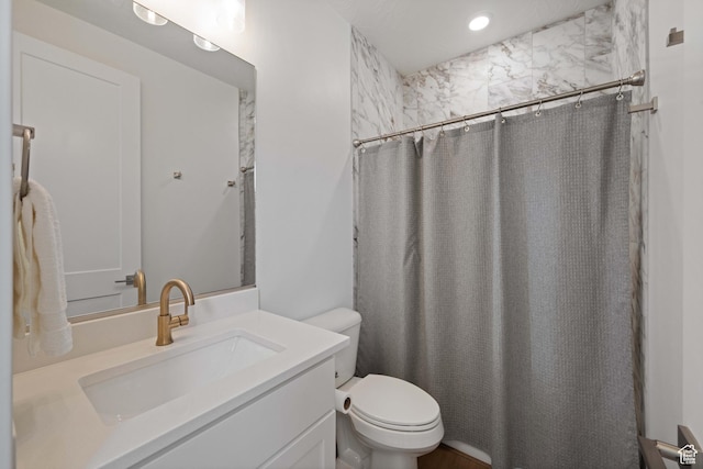 bathroom with recessed lighting, vanity, a shower with curtain, and toilet