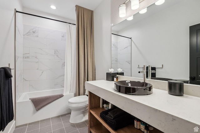 bathroom featuring toilet, shower / bathtub combination with curtain, vanity, and recessed lighting