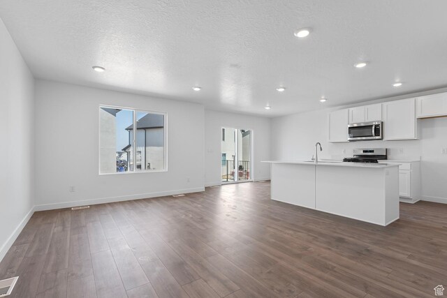 1748 S Windy Ridge Dr Unit 1281, Spanish Fork, UT 84660 - kitchen with baseboards, white cabinetry, recessed lighting, and stainless steel appliances
