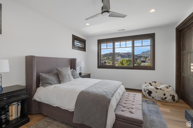bedroom featuring visible vents, light wood-style flooring, recessed lighting, and ceiling fan