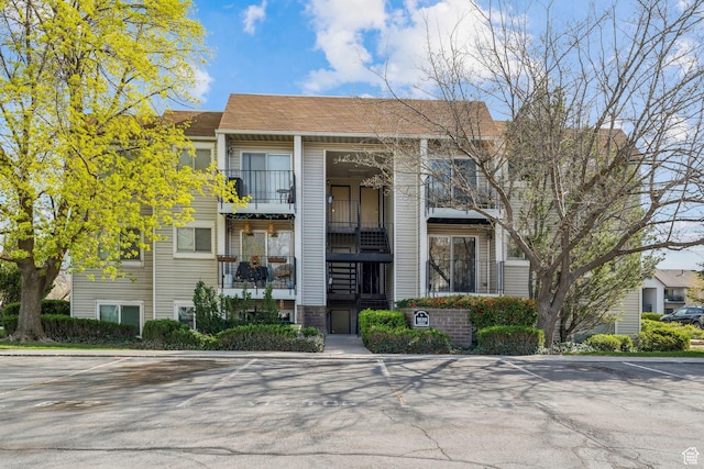 1039 E Quail Vista Ln Unit I, Salt Lake City, UT 84117 - view of property with uncovered parking