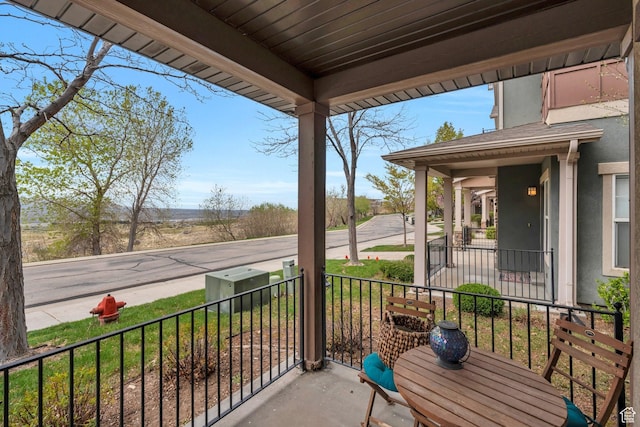 balcony featuring covered porch