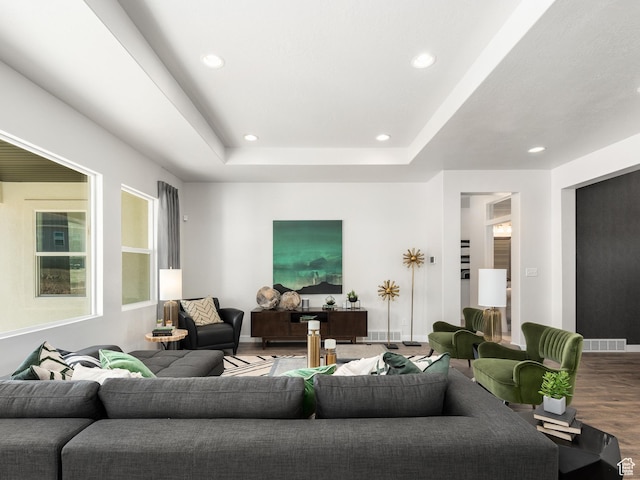 living area with visible vents, baseboards, recessed lighting, and wood finished floors