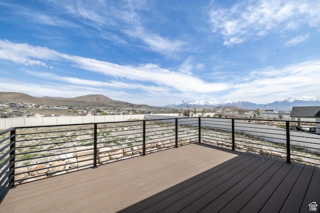 2899 E Lake Dr, Eagle Mountain, UT 84005 - wooden terrace featuring a mountain view