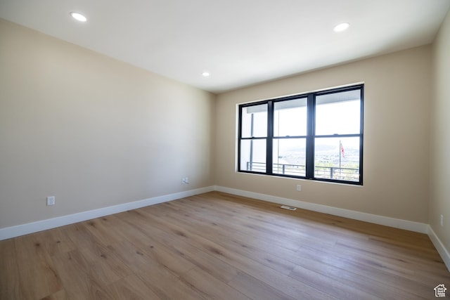 2899 E Lake Dr, Eagle Mountain, UT 84005 - unfurnished room with baseboards, light wood finished floors, and recessed lighting