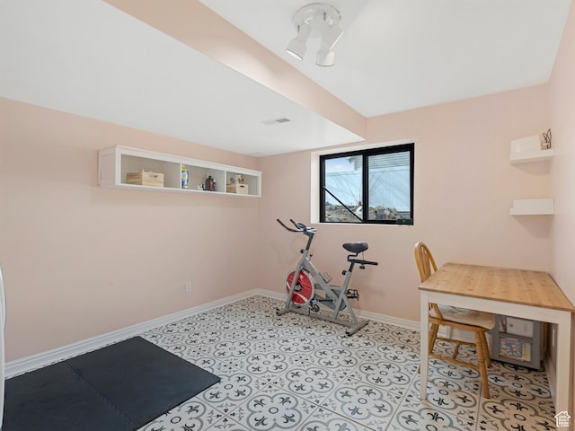 workout room with visible vents and baseboards