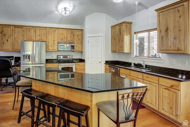10716 N Hayes Cir, Cedar Hills, UT 84062 - kitchen featuring a sink, appliances with stainless steel finishes, light wood-style floors, and a kitchen bar