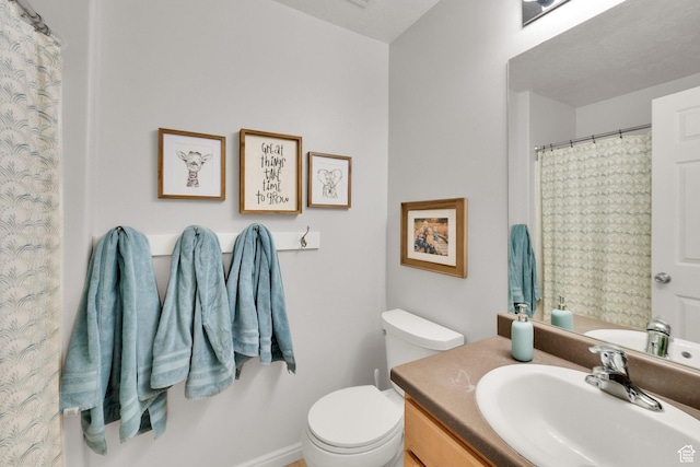 full bath with a shower with shower curtain, baseboards, toilet, and vanity
