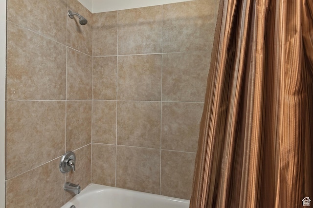 interior details featuring shower / tub combo with curtain