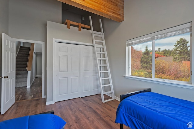 bedroom featuring wood finished floors, a closet, and baseboards