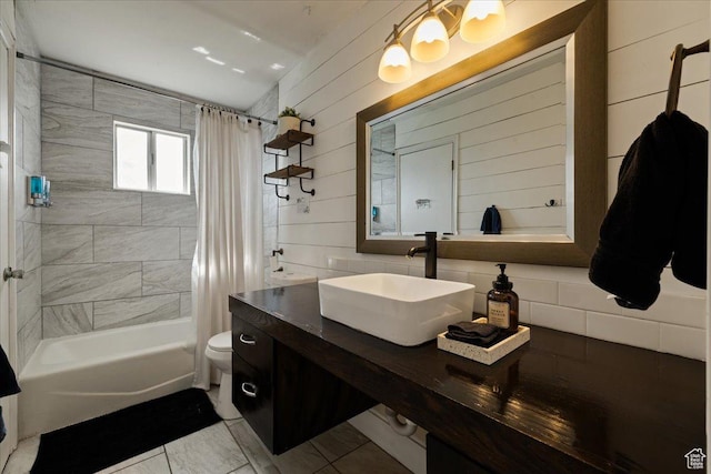 781 N 950 W, Orem, UT 84057 - full bathroom featuring shower / tub combo with curtain, toilet, vanity, and decorative backsplash