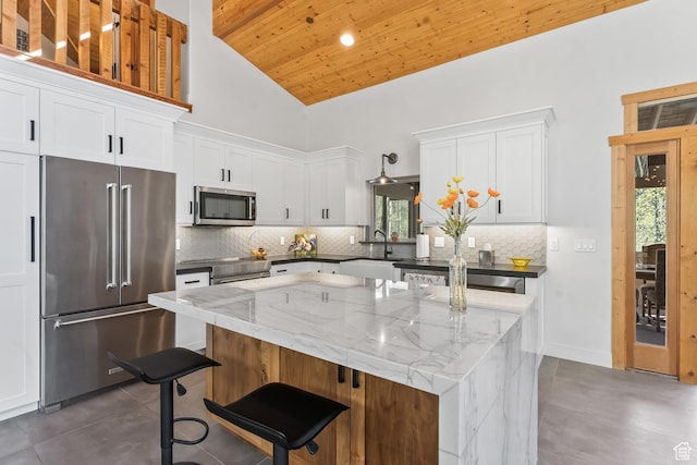 10351 N Kimball Canyon Rd Unit 14, Park City, UT 84098 - kitchen featuring a sink, a wealth of natural light, a center island, appliances with stainless steel finishes, and high vaulted ceiling