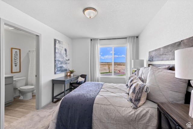 947 N Riverside Dr Unit 977, Saratoga Springs, UT 84045 - bedroom with ensuite bath and a textured ceiling