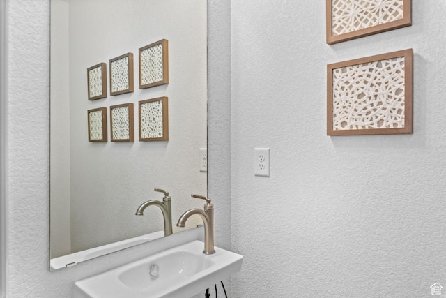 947 N Riverside Dr Unit 977, Saratoga Springs, UT 84045 - bathroom with a textured wall and a sink
