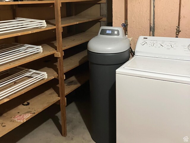 laundry area featuring washer / dryer