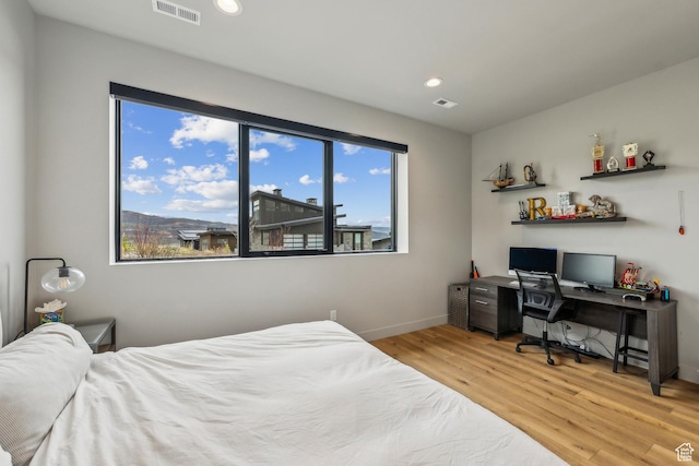 11431 N Ursa Cir Unit 56, Heber City, UT 84032 - bedroom featuring baseboards, wood finished floors, visible vents, and recessed lighting
