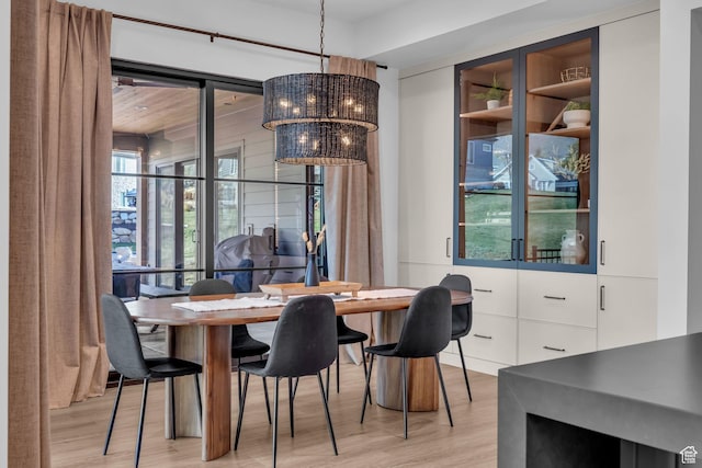 565 W Autumn Blaze, Woodland Hills, UT 84653 - dining area with a chandelier, light wood-style floors, and a healthy amount of sunlight