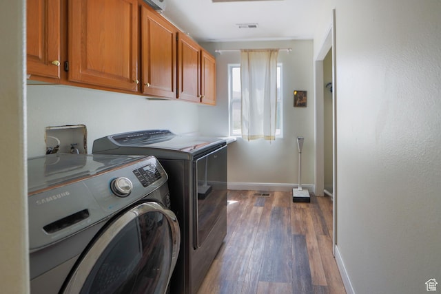 2201 S San Carlos Ct, Bloomington, UT 84790 - clothes washing area featuring baseboards, visible vents, wood finished floors, cabinet space, and washer and dryer