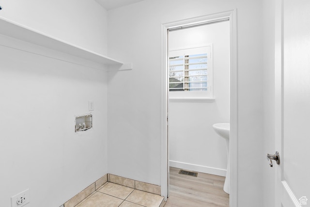 1354 S Star Cir W, Saratoga Springs, UT 84045 - laundry area featuring baseboards, visible vents, laundry area, and hookup for a washing machine