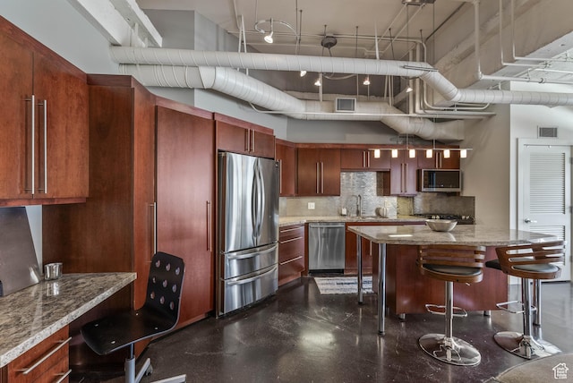 328 W 200 S Unit 505, Salt Lake City, UT 84101 - kitchen featuring a sink, tasteful backsplash, visible vents, a kitchen bar, and appliances with stainless steel finishes
