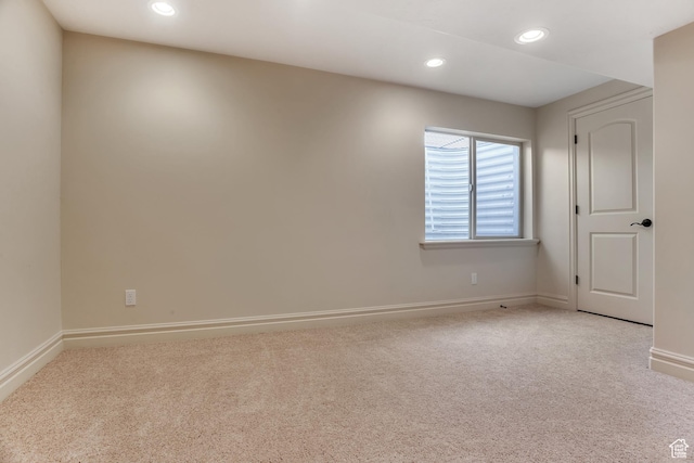 carpeted spare room with baseboards and recessed lighting
