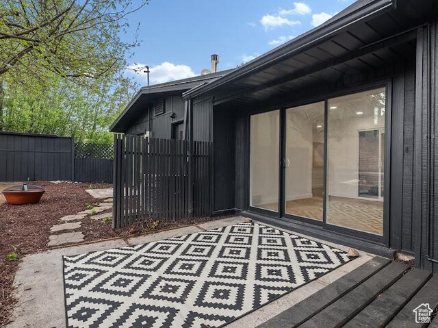 976 E Hyland Lake Dr, Murray, UT 84121 - exterior space with fence