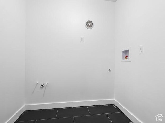 976 E Hyland Lake Dr, Murray, UT 84121 - laundry area featuring dark tile patterned floors, washer hookup, baseboards, and laundry area