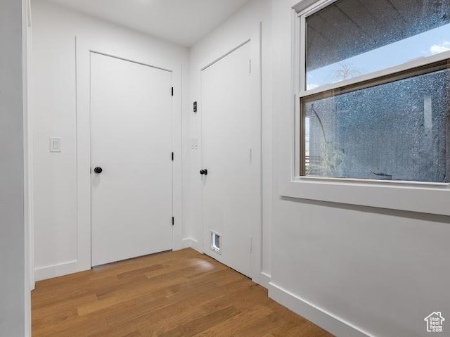 976 E Hyland Lake Dr, Murray, UT 84121 - interior space featuring a wealth of natural light, wood finished floors, visible vents, and baseboards