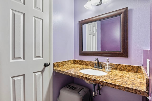 bathroom featuring a sink