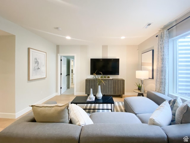 living room featuring baseboards, visible vents, and recessed lighting