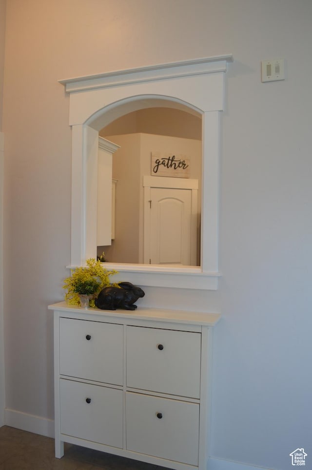 1921 N Crest Rd, Saratoga Springs, UT 84045 - detailed view of arched walkways and baseboards