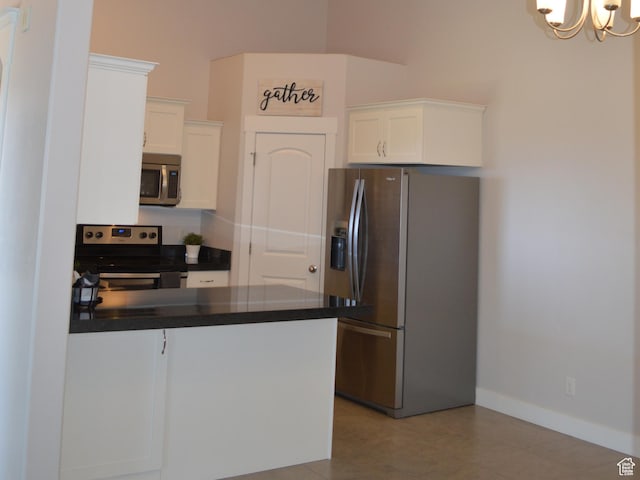1921 N Crest Rd, Saratoga Springs, UT 84045 - kitchen with appliances with stainless steel finishes, dark countertops, a peninsula, and white cabinets