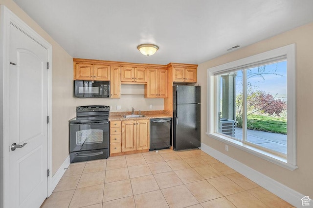 943 N Terrace Dr, Provo, UT 84604 - kitchen featuring baseboards, visible vents, a sink, and black appliances