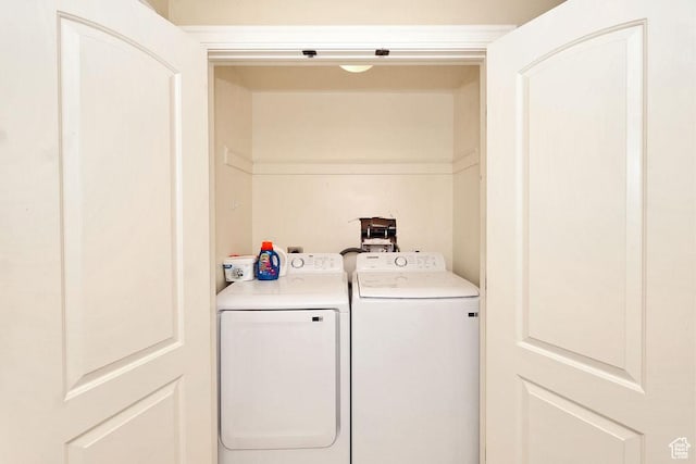 943 N Terrace Dr, Provo, UT 84604 - washroom featuring washing machine and dryer and laundry area