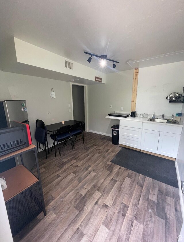 4584 S Knightsbridge Rd, Taylorsville, UT 84129 - bar featuring a sink, visible vents, rail lighting, ceiling fan, and dark wood-type flooring