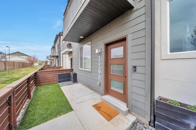 entrance to property with fence