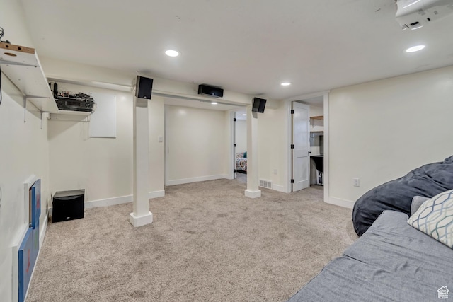 finished basement featuring visible vents, baseboards, carpet, and recessed lighting