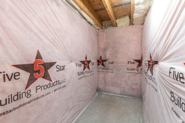 bathroom featuring concrete flooring