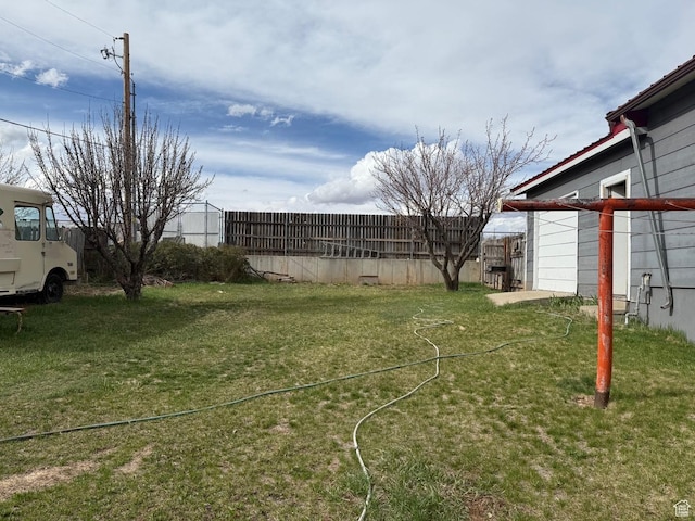 view of yard featuring fence