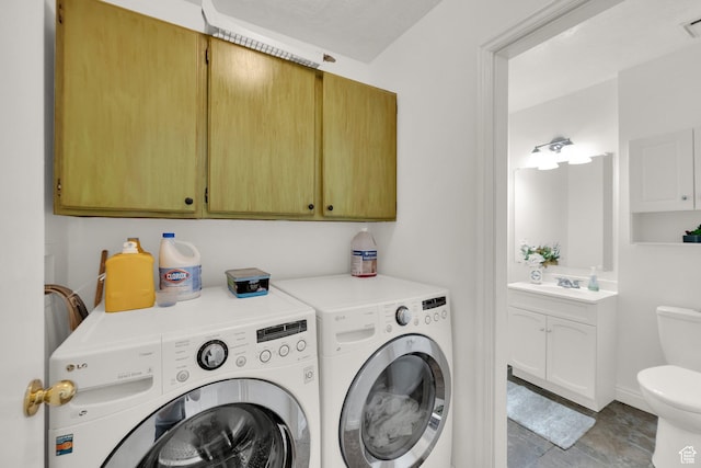 2590 W Central Pk Cir, Taylorsville, UT 84129 - laundry area featuring washing machine and dryer