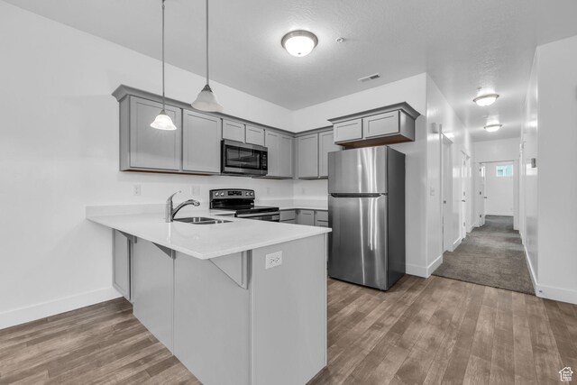 84 W Silver Springs Dr, Vineyard, UT 84059 - kitchen featuring stainless steel appliances, a sink, visible vents, baseboards, and gray cabinetry