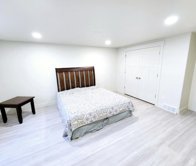 bedroom featuring baseboards, visible vents, and recessed lighting