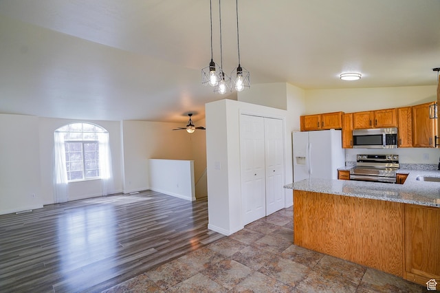 kitchen with stainless steel appliances, lofted ceiling, brown cabinetry, open floor plan, and a peninsula